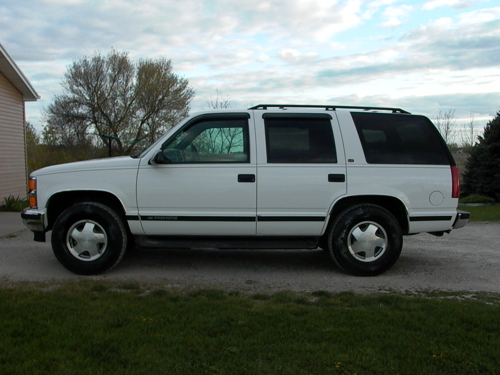 Chevrolet Tahoe 5.3 1999 Technical specifications