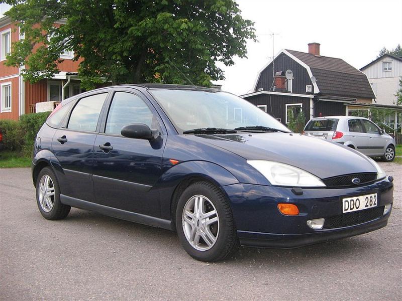 Ford Focus 2.0i 1999 Technical specifications Interior