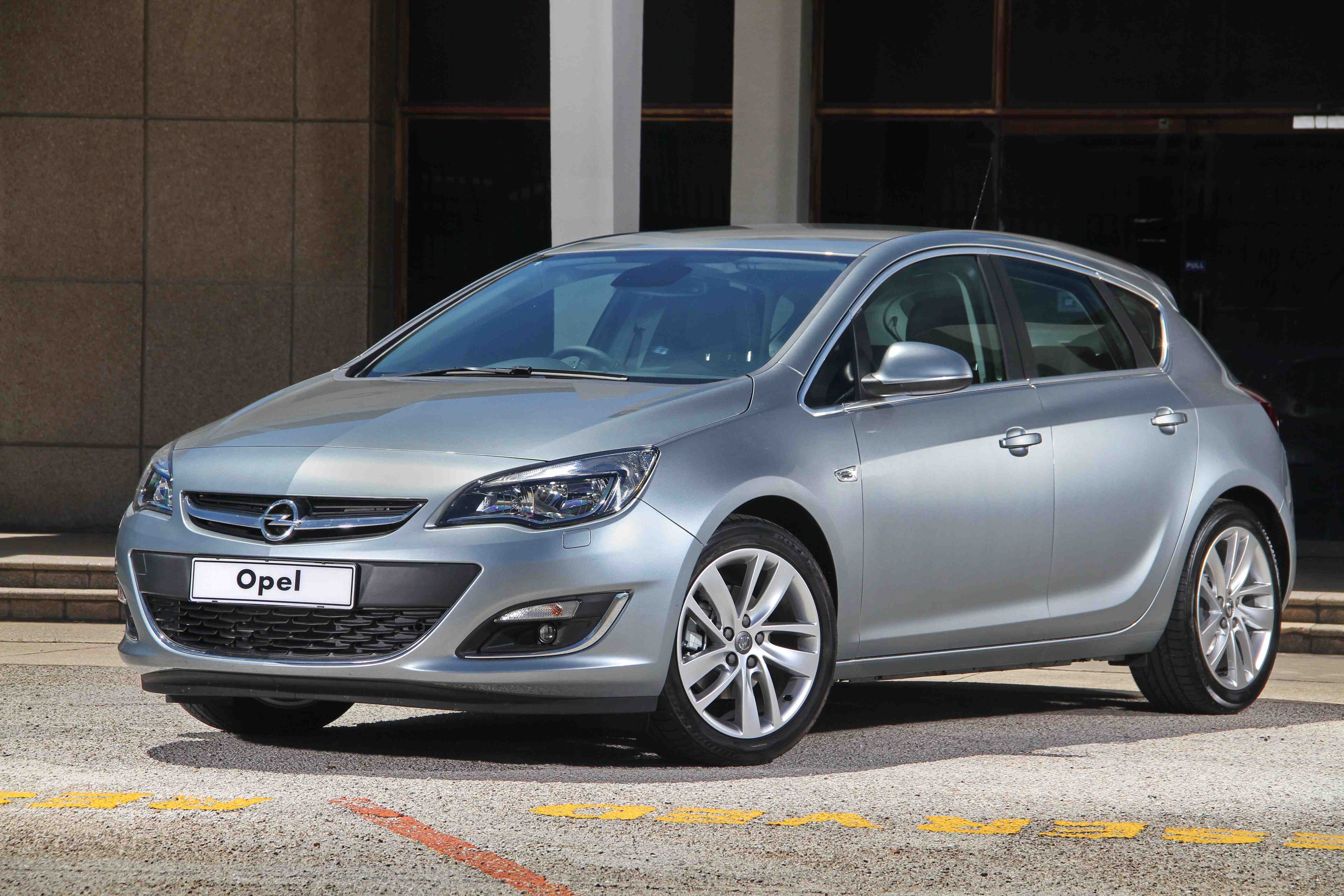 Купить опель j хэтчбек. Opel Astra 2014. Opel Astra j 2015. Opel Astra 1.4 2014.