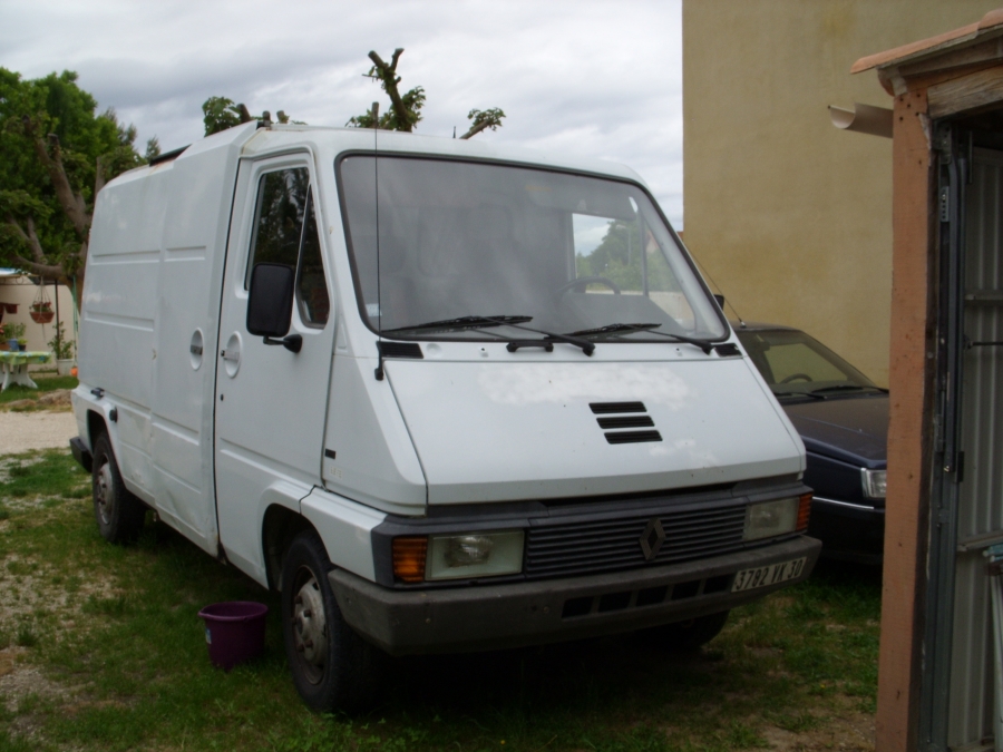 Renault Master 2.5 1990 Technical specifications