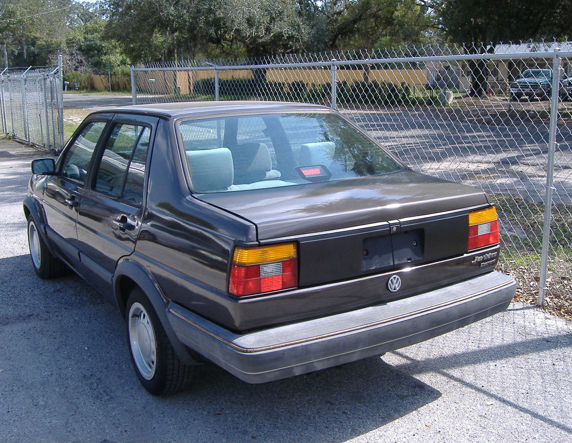 Volkswagen Jetta 1.8 1990 TECHNICAL SPECIFICATIONS