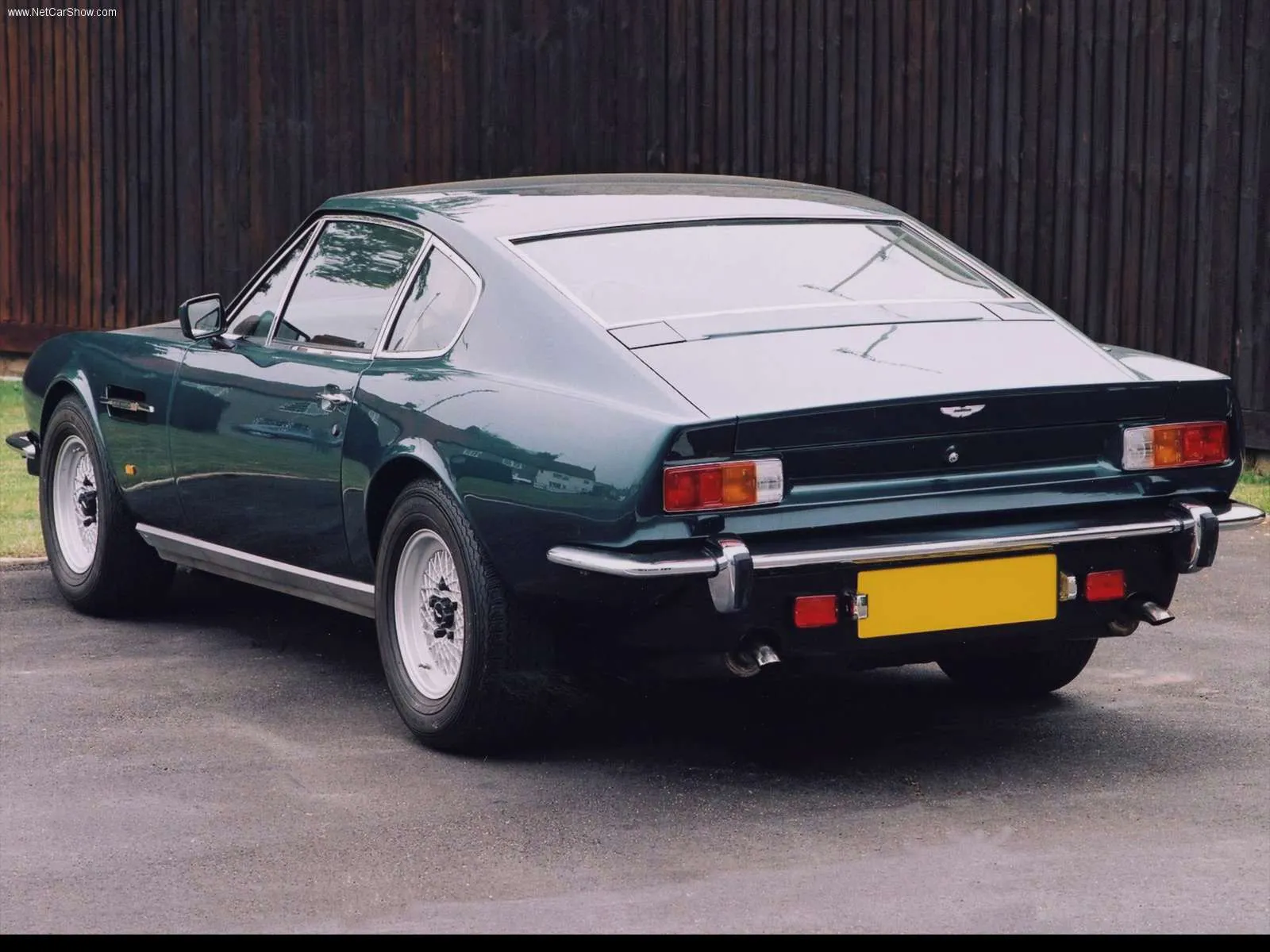 Aston Martin Vantage 5.3 1977 photo - 3