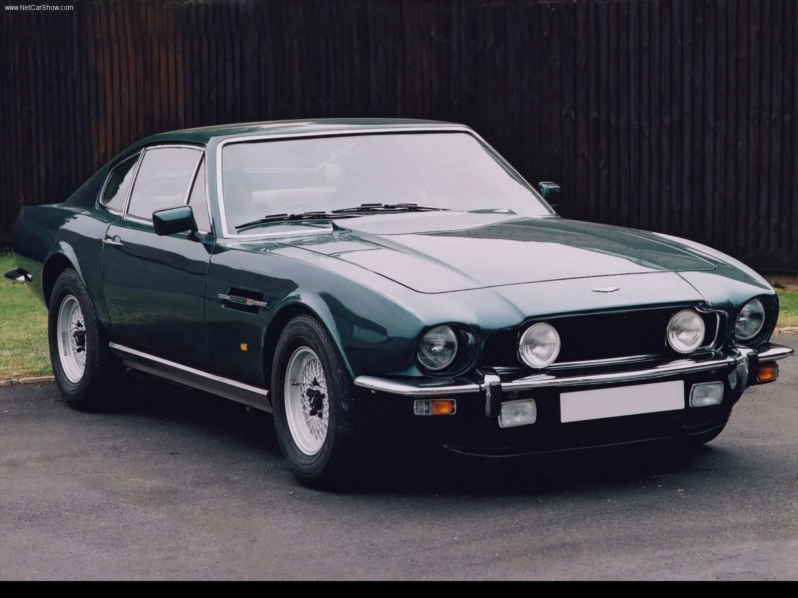 Aston Martin Vantage 5.3 1984 photo - 2