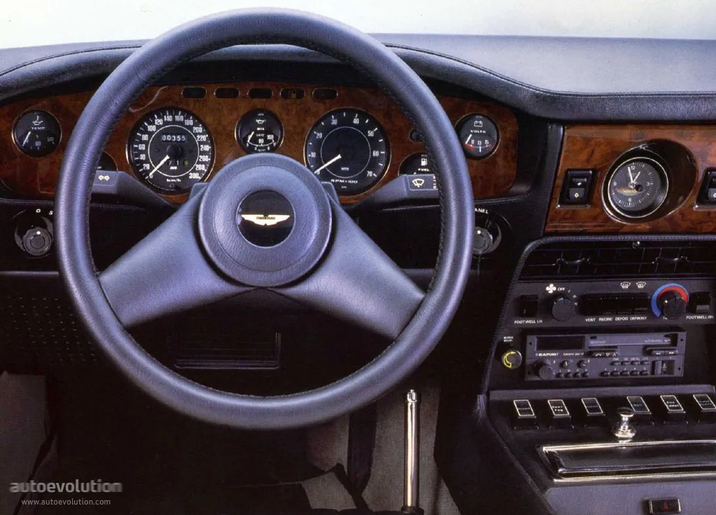 Aston Martin Vantage 5.3 1984 photo - 7