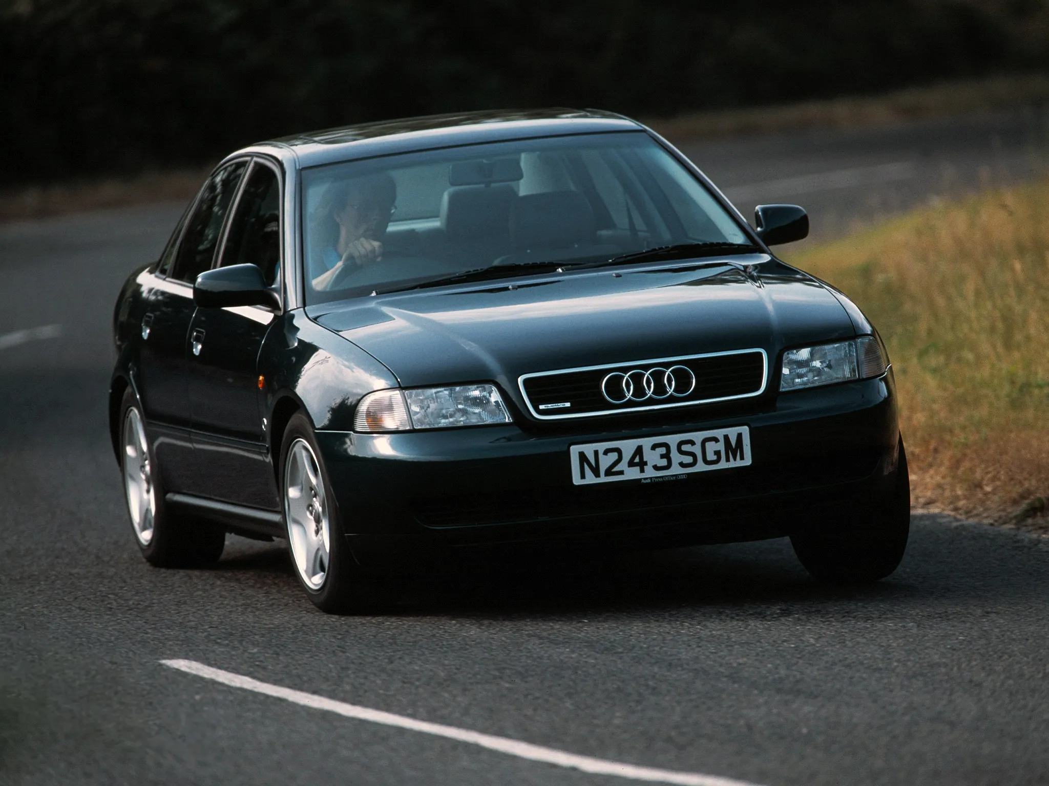 Audi A4 1.8 1994 photo - 11