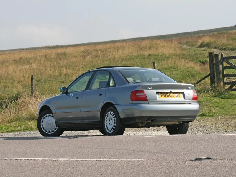 Audi A4 1.8 1996 photo - 3