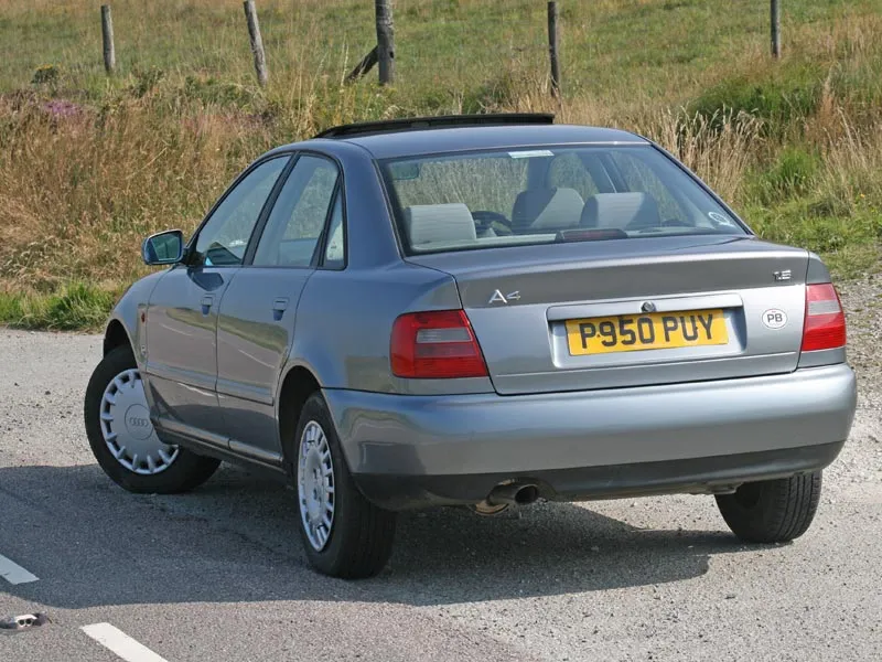 Audi A4 1.8 1996 photo - 8