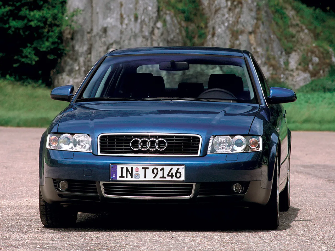 Audi A4 2.0 2000 photo - 2