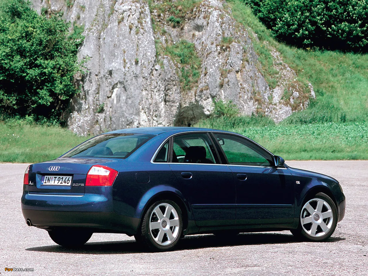 Audi A4 2.0 2000 photo - 9