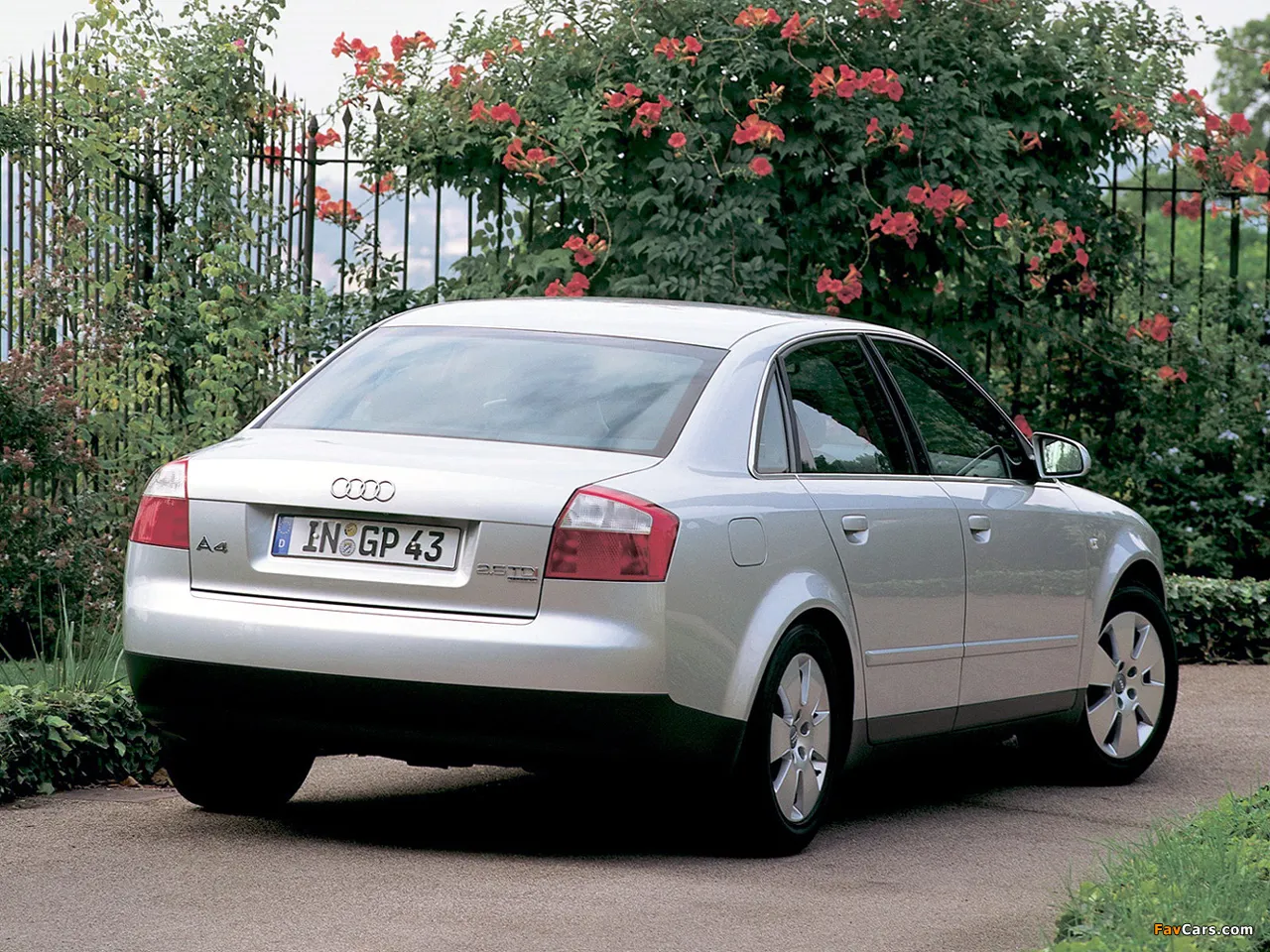 Audi A4 2.5 2000 photo - 10
