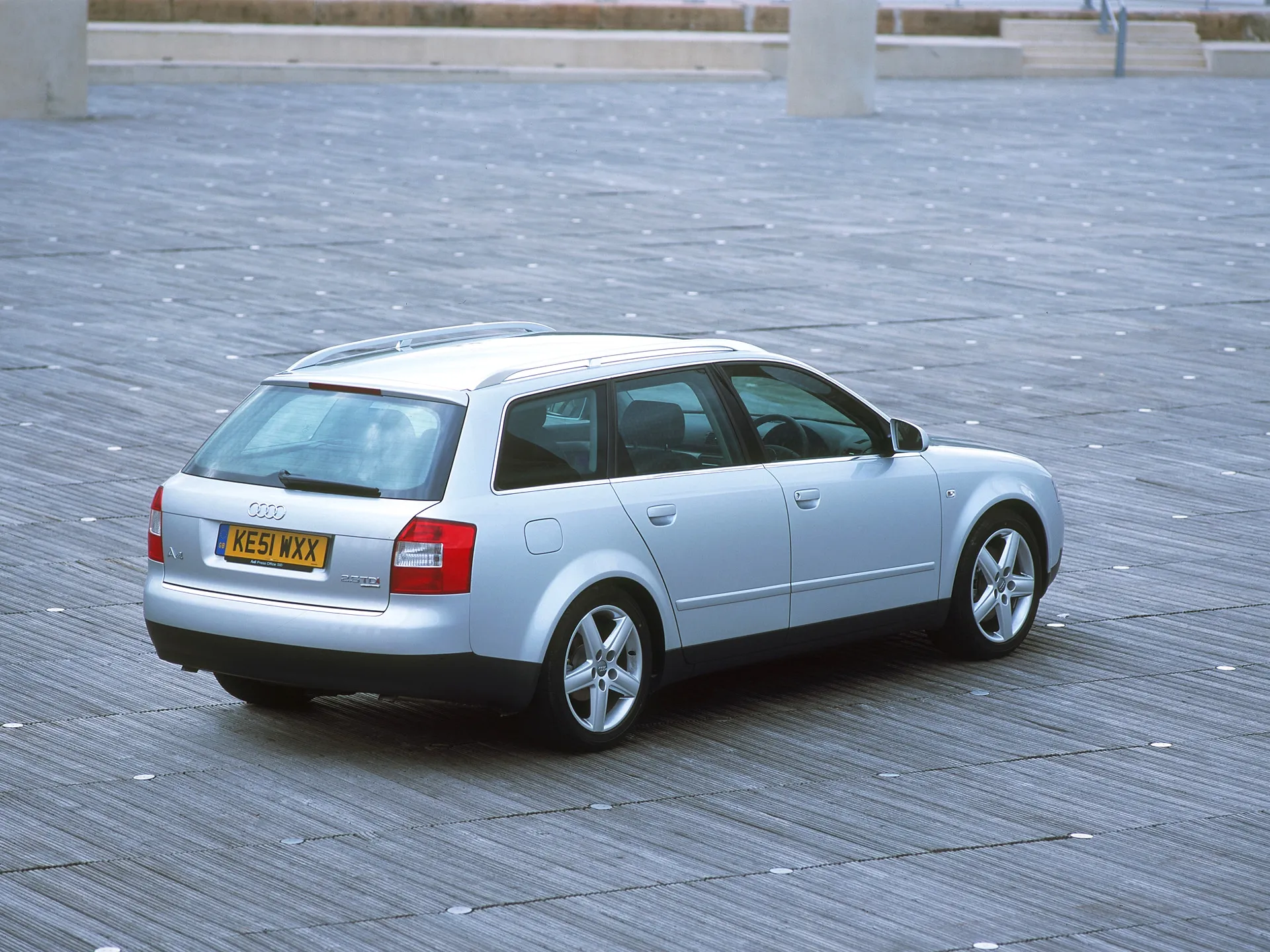 Audi A4 2.5 2001 photo - 1