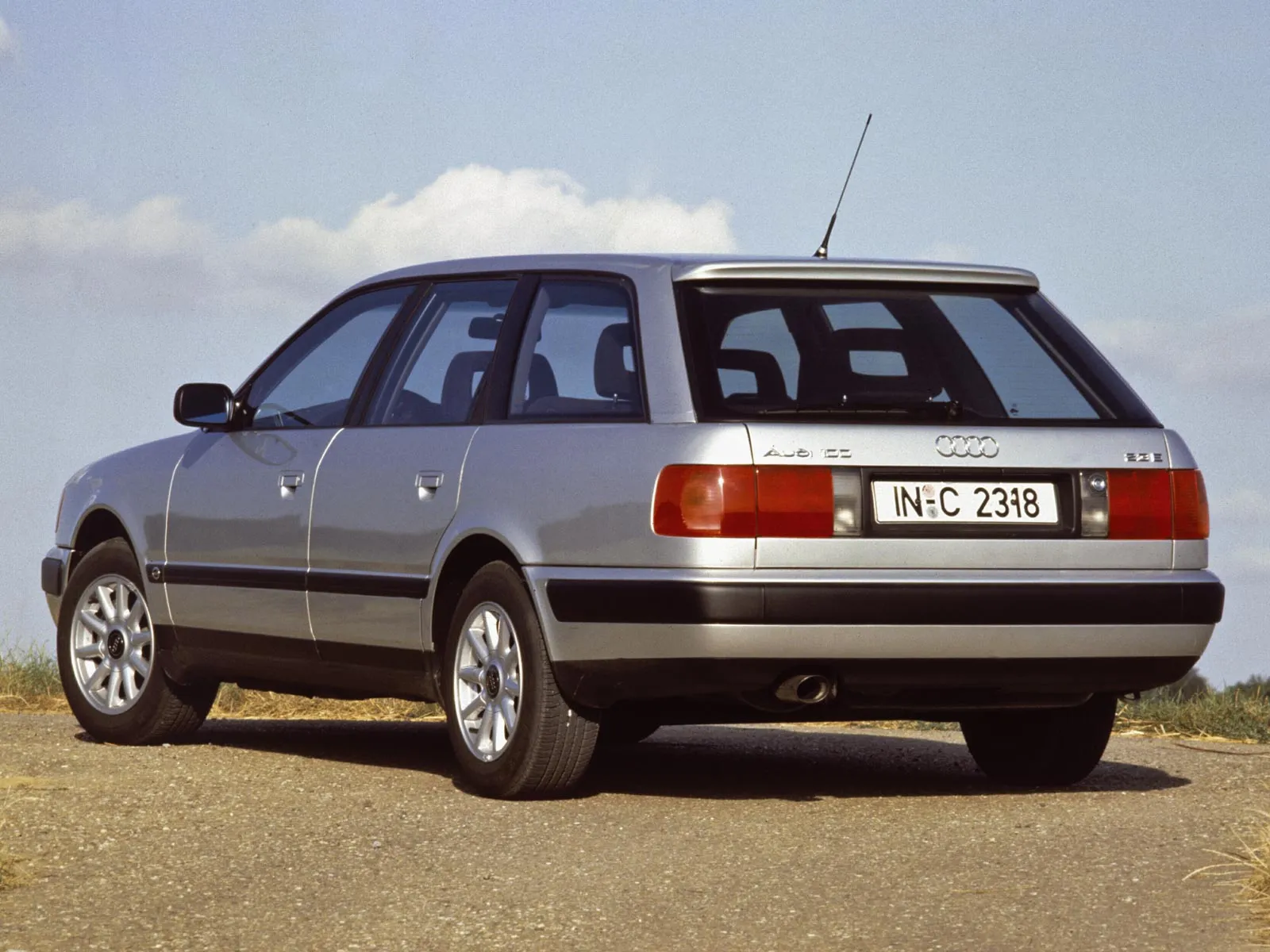 Audi A6 2.0 1990 photo - 1