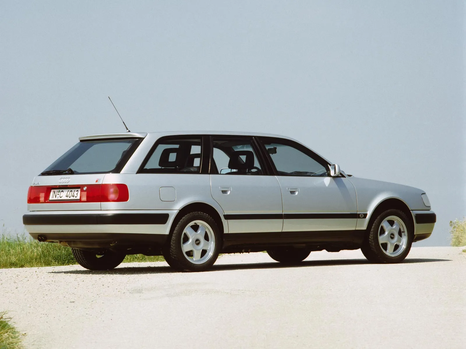Audi A6 2.0 1990 photo - 2