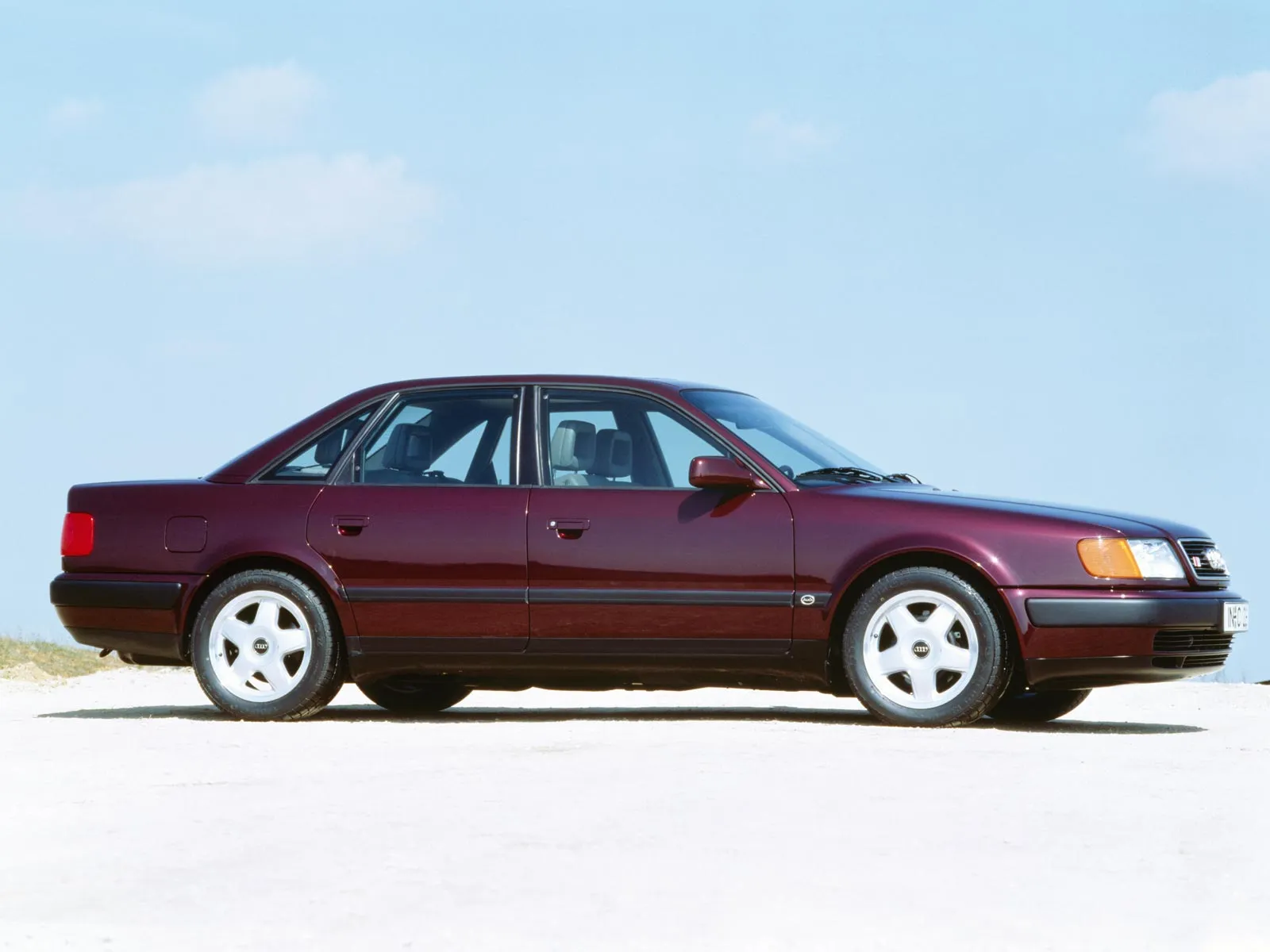 Audi A6 2.0 1990 photo - 4