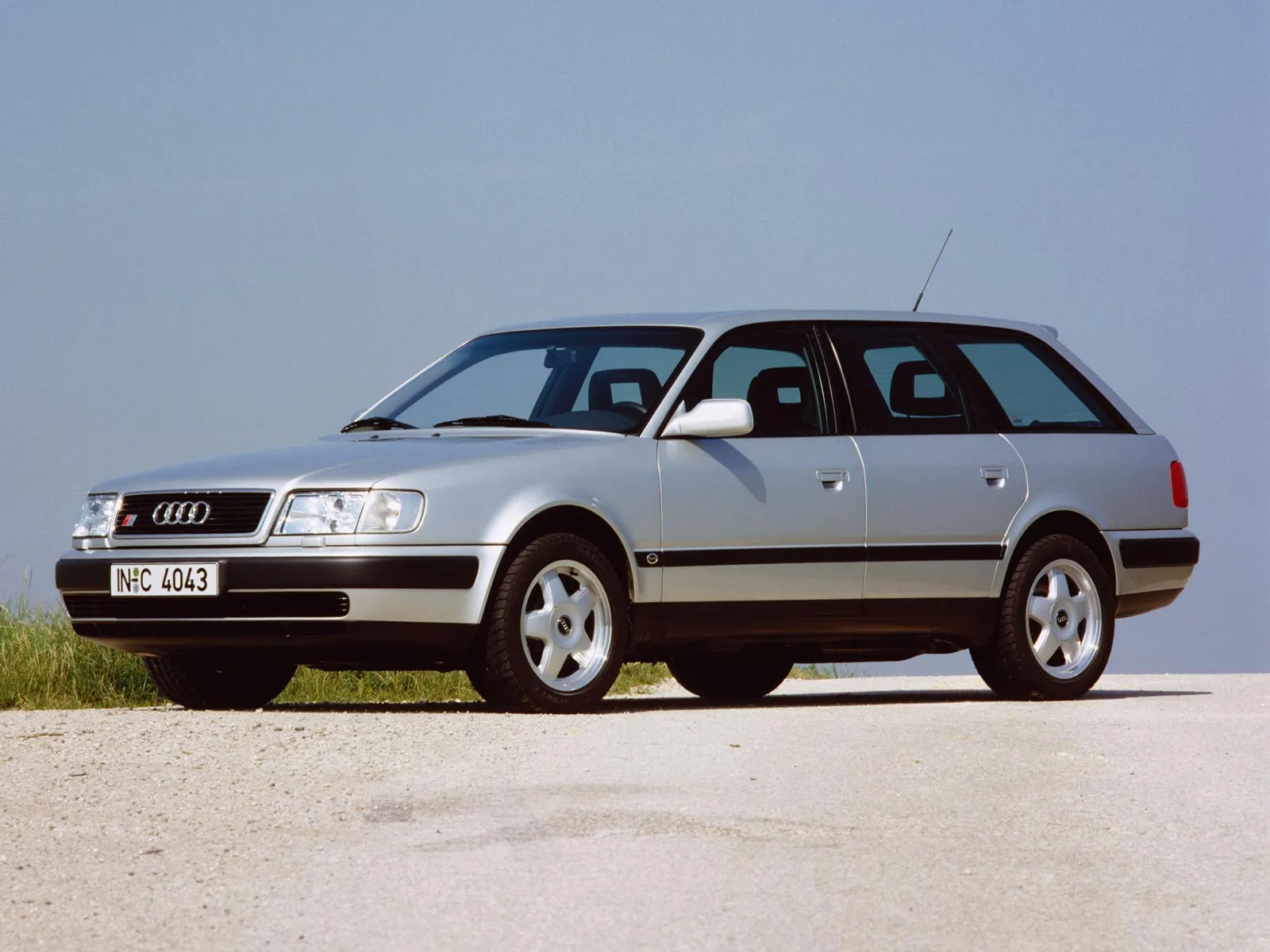 Audi A6 2.0 1990 photo - 5