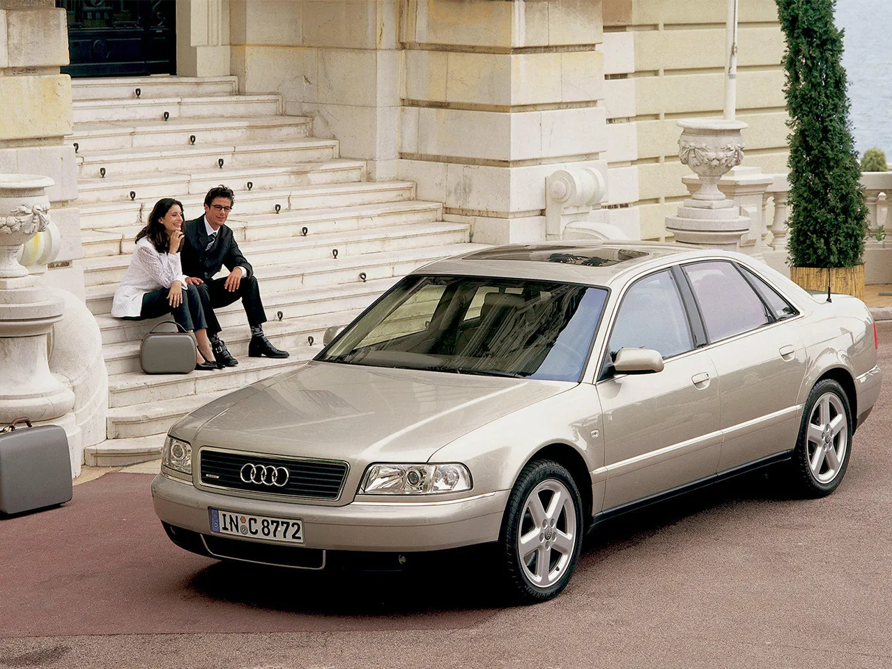 Audi A8 4.2 1999 photo - 11