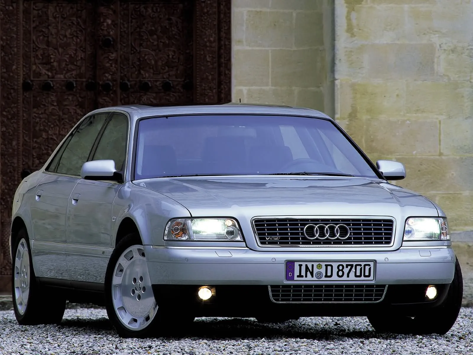 Audi A8 6.0 1999 photo - 1