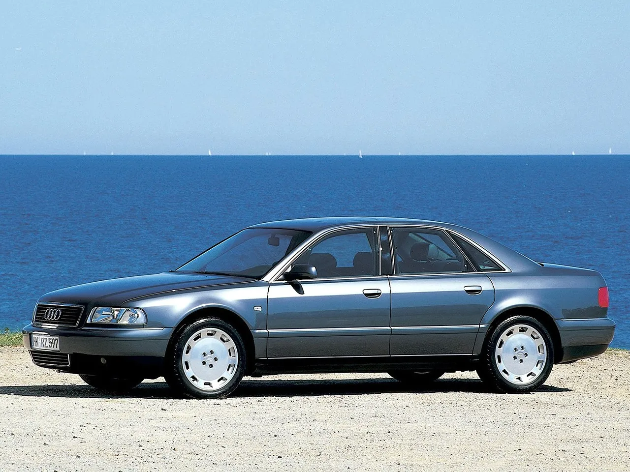 Audi A8 6.0 1999 photo - 12
