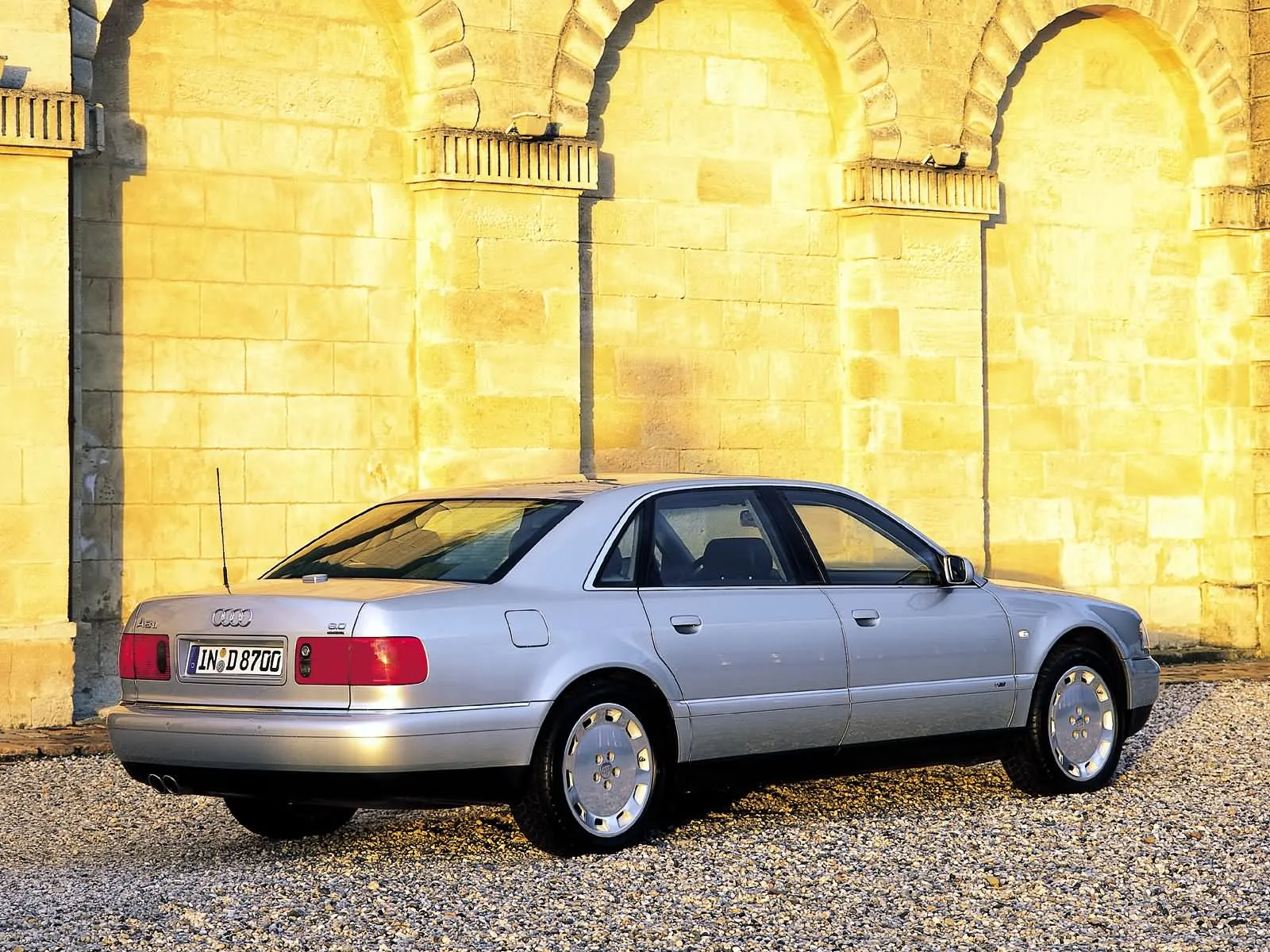 Audi A8 6.0 1999 photo - 7