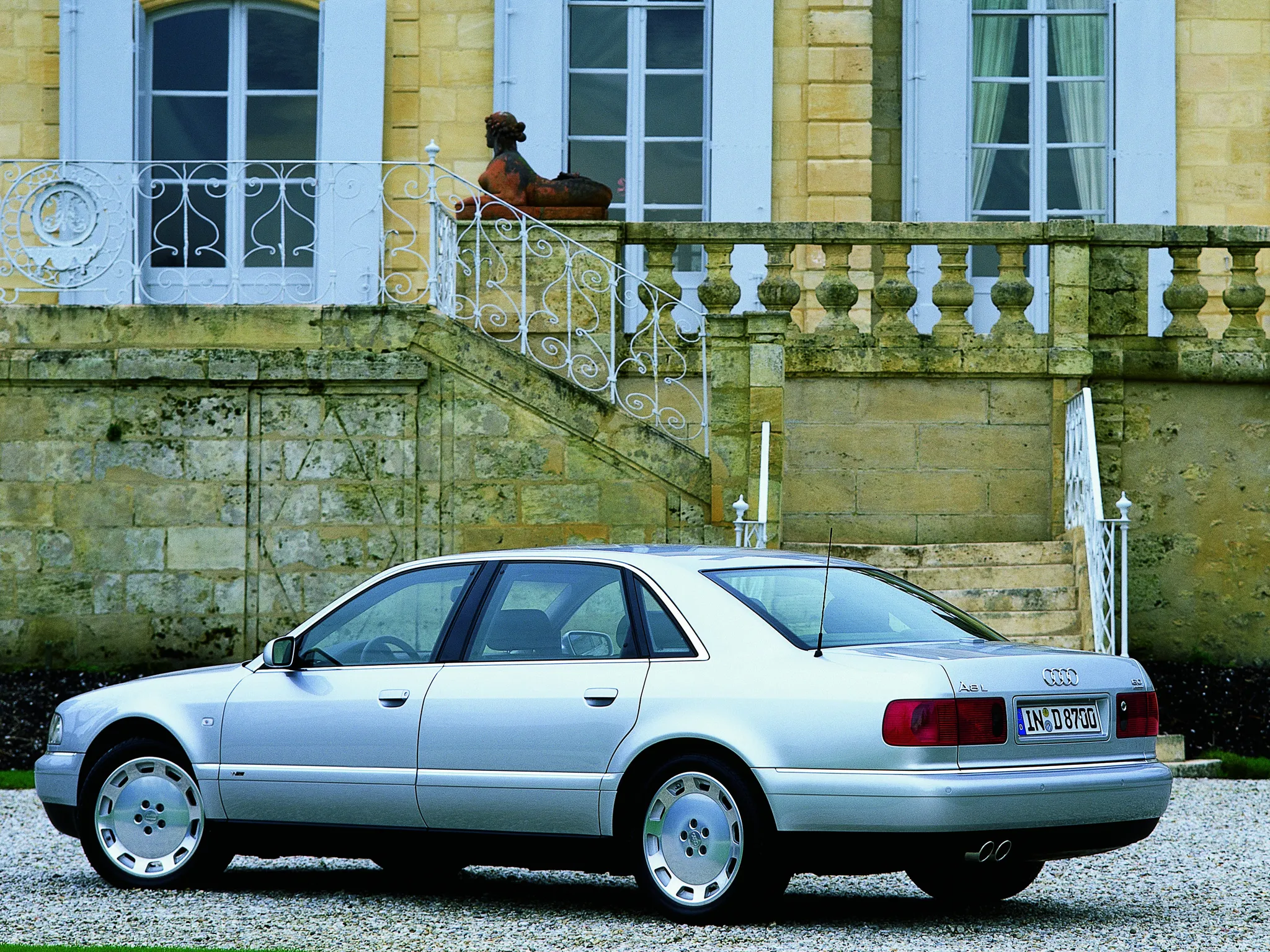Audi A8 6.0 1999 photo - 9