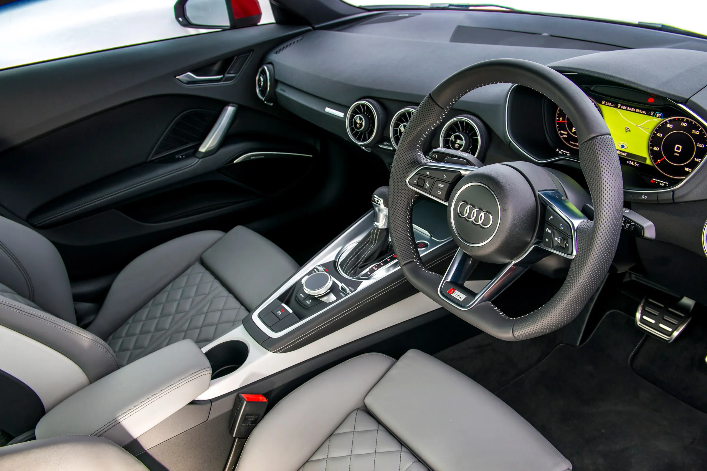 Audi TT 2.0 2014 photo - 9
