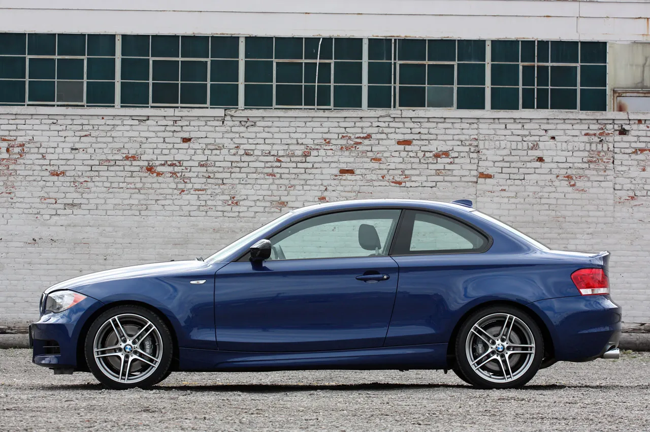 BMW 1 series 135is 2011 photo - 12