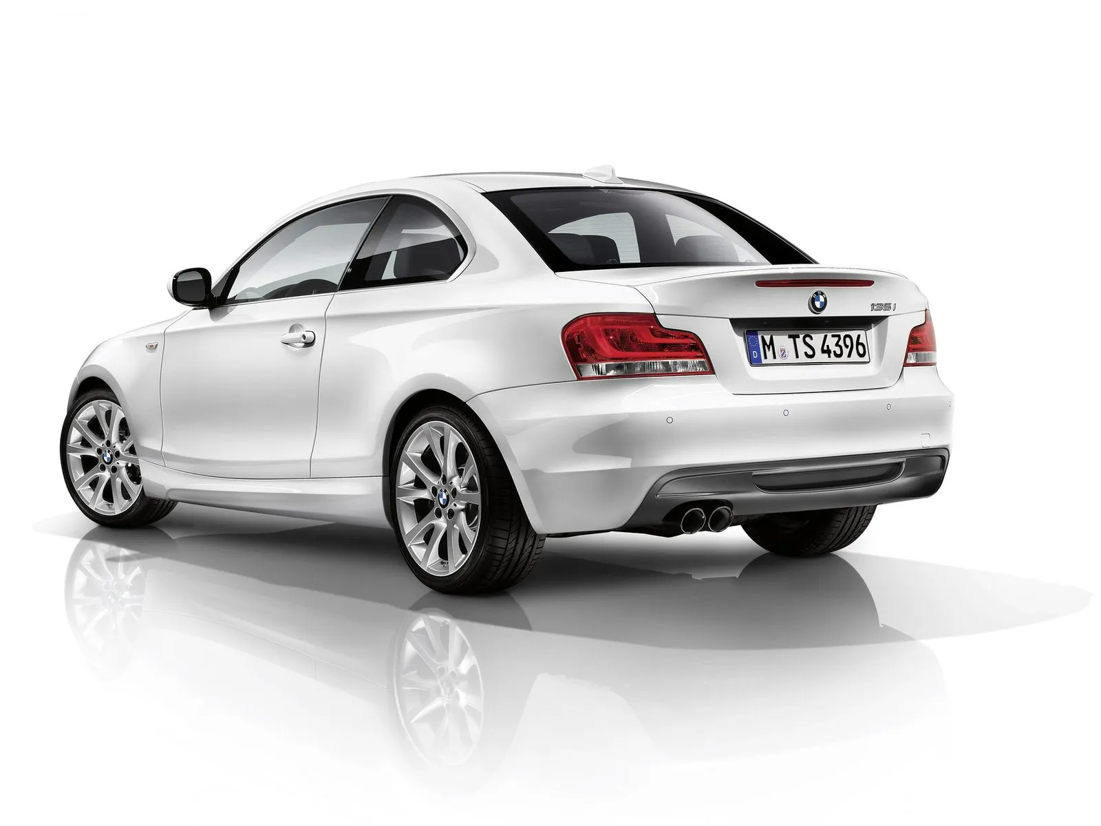 BMW 1 series 135is 2012 photo - 11