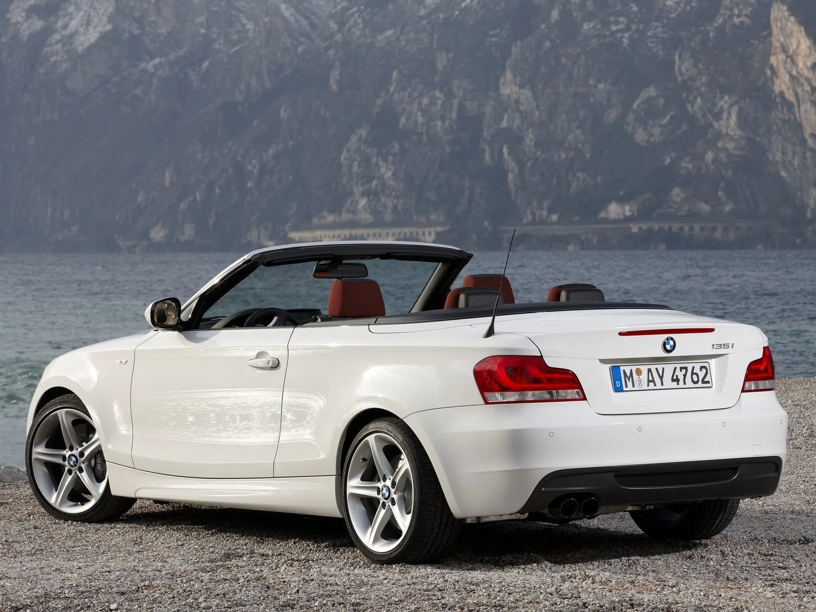 BMW 1 series 135is 2012 photo - 6