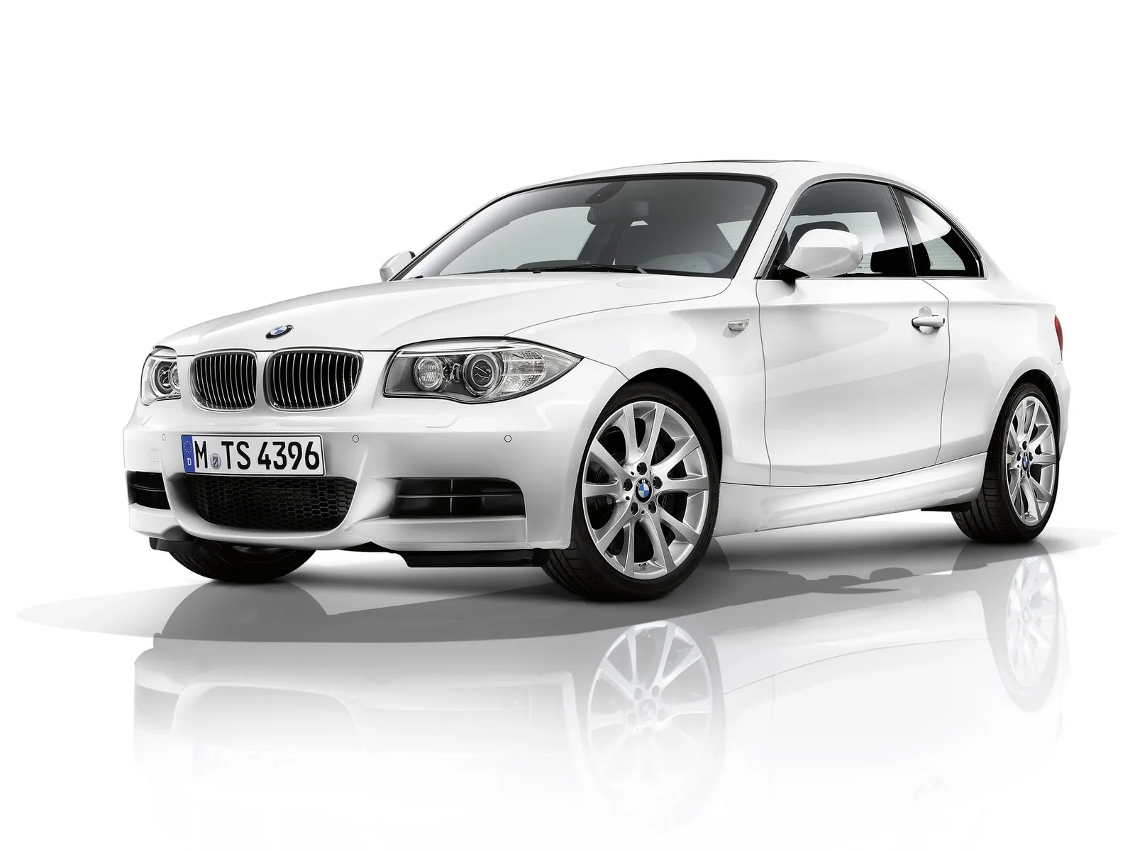 BMW 1 series 135is 2012 photo - 7