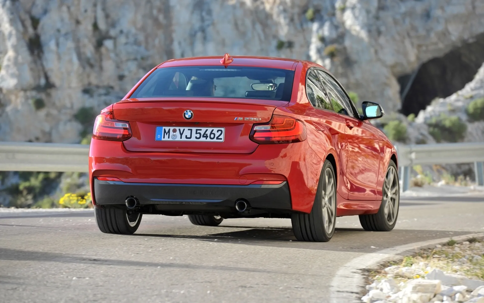 BMW 2 series M235i 2014 photo - 5
