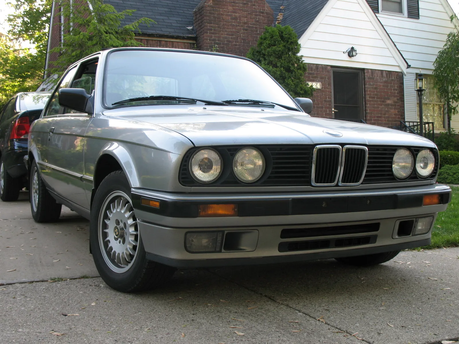 BMW 3 series 316 1989 photo - 8