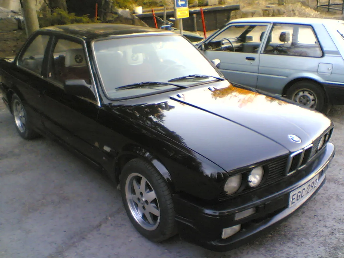 BMW 3 series 316 1990 photo - 2