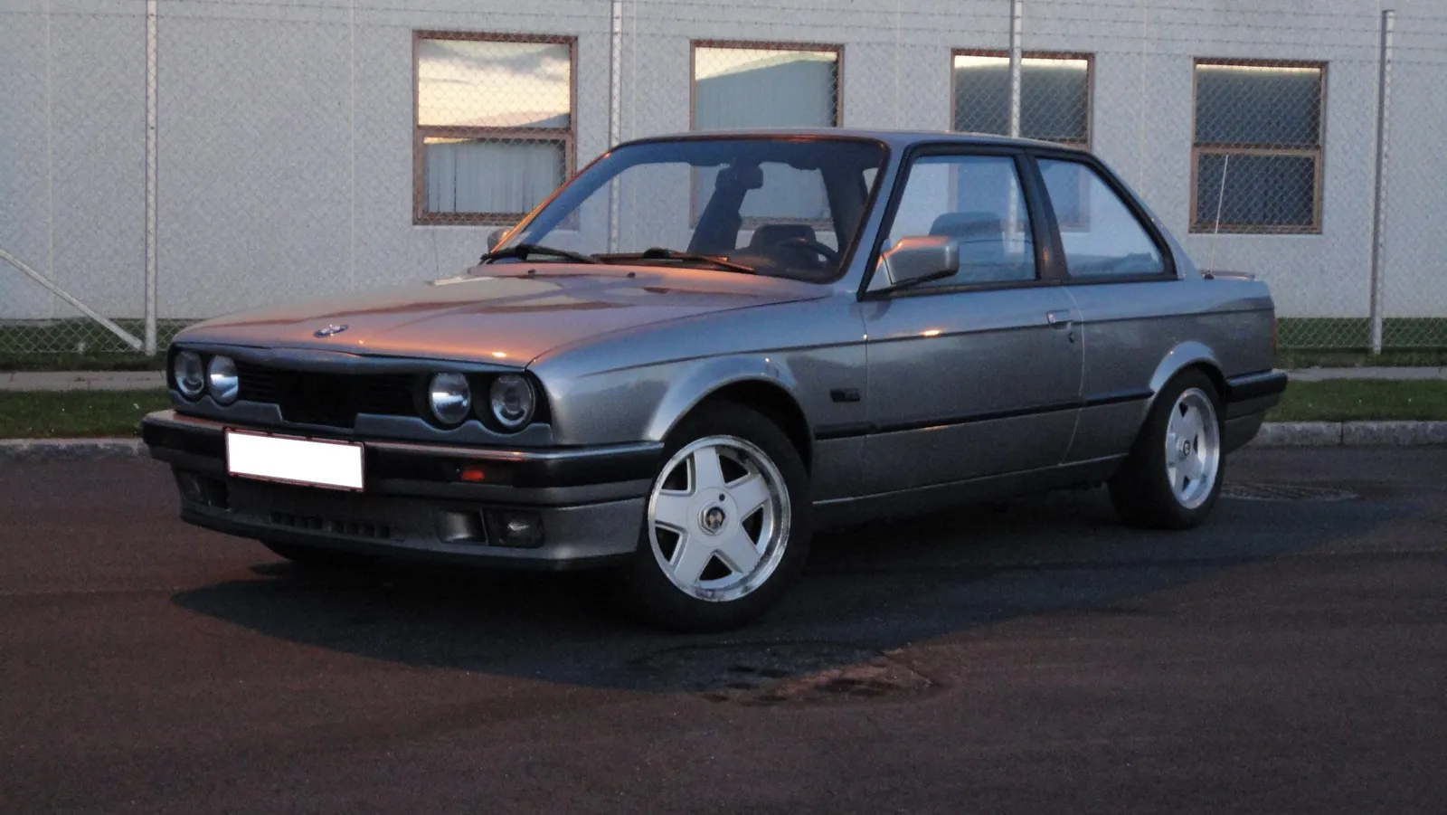 BMW 3 series 316i 1988 photo - 3