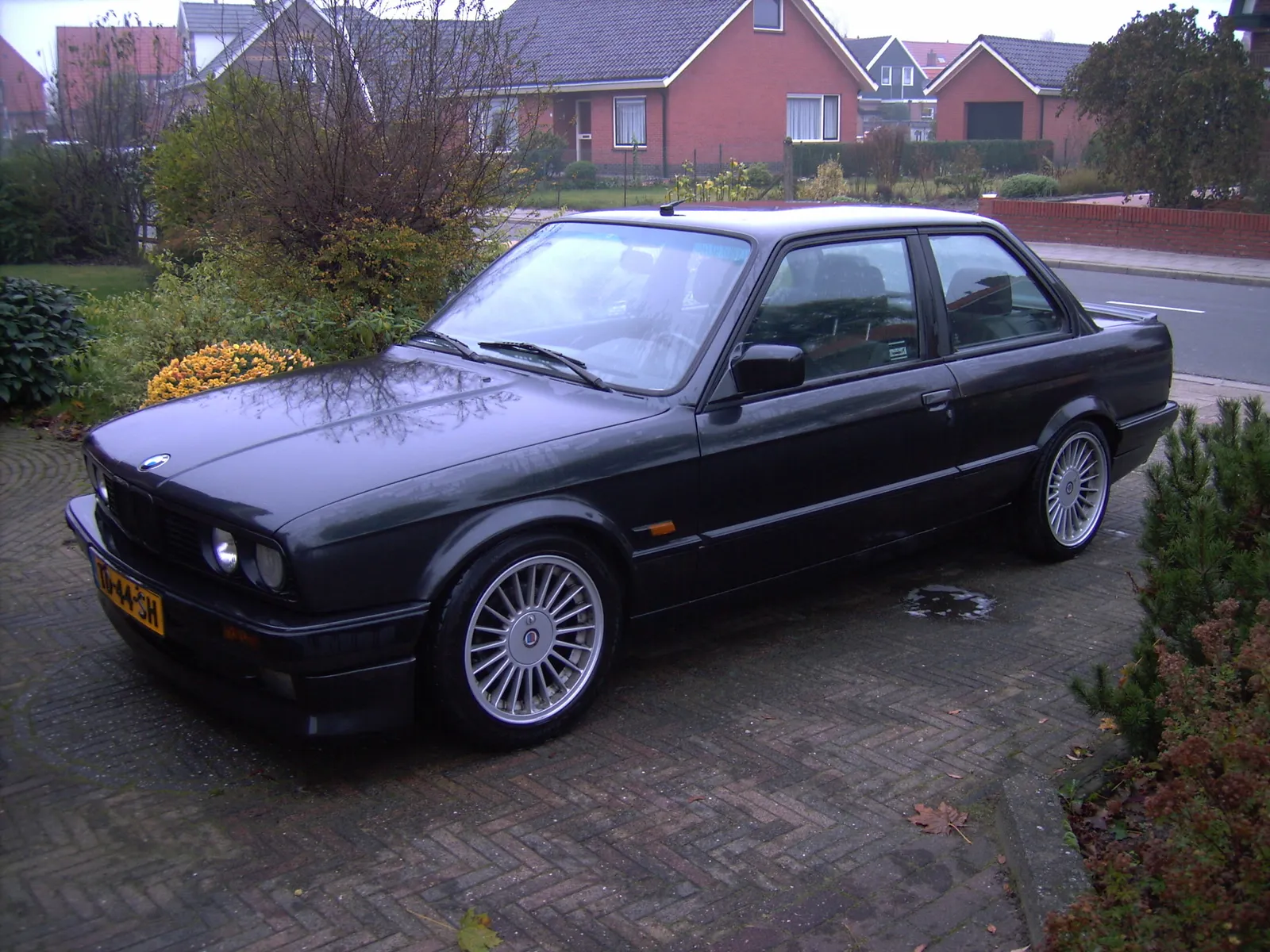 BMW 3 series 316i 1988 photo - 9