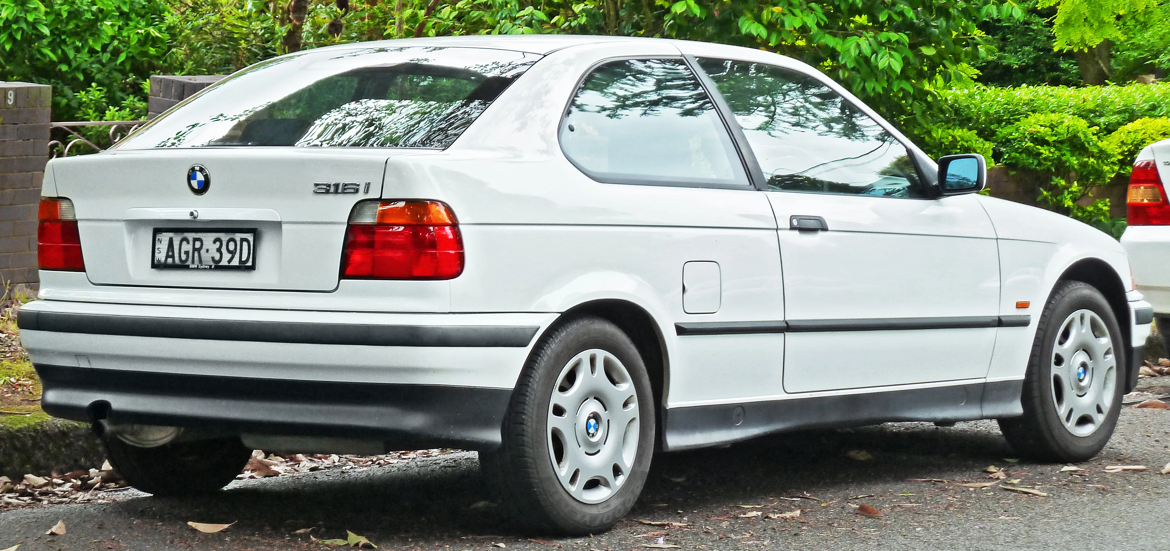 BMW 3 series 316ti 1997 photo - 11