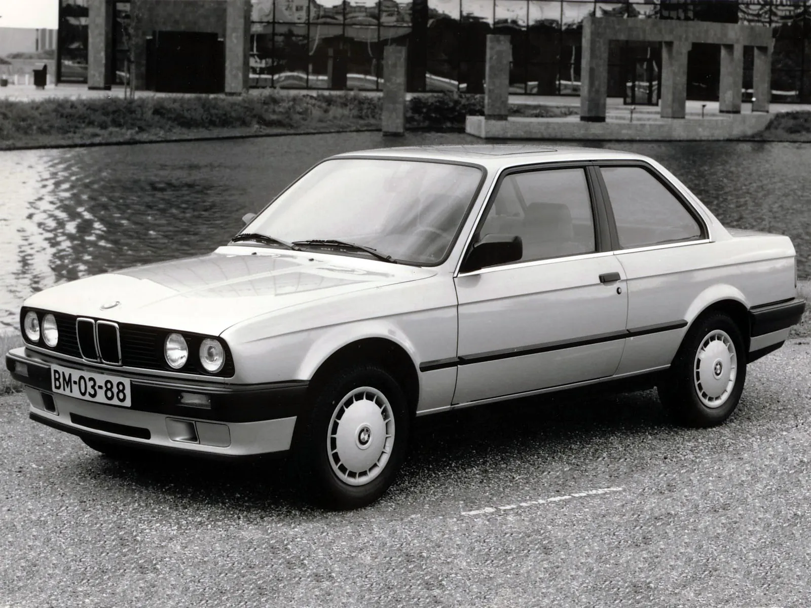 BMW 3 series 318i 1982 photo - 9