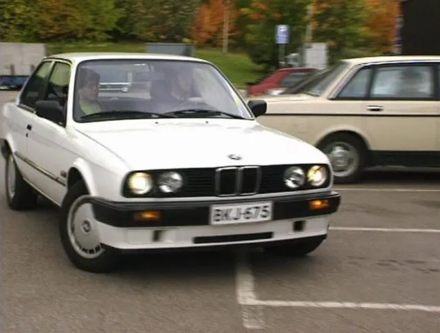 BMW 3 series 318i 1988 photo - 12