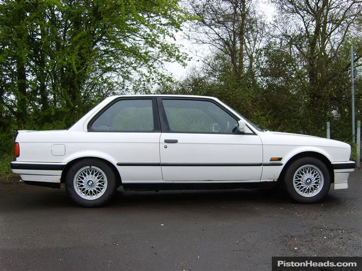 BMW 3 series 318i 1990 photo - 9