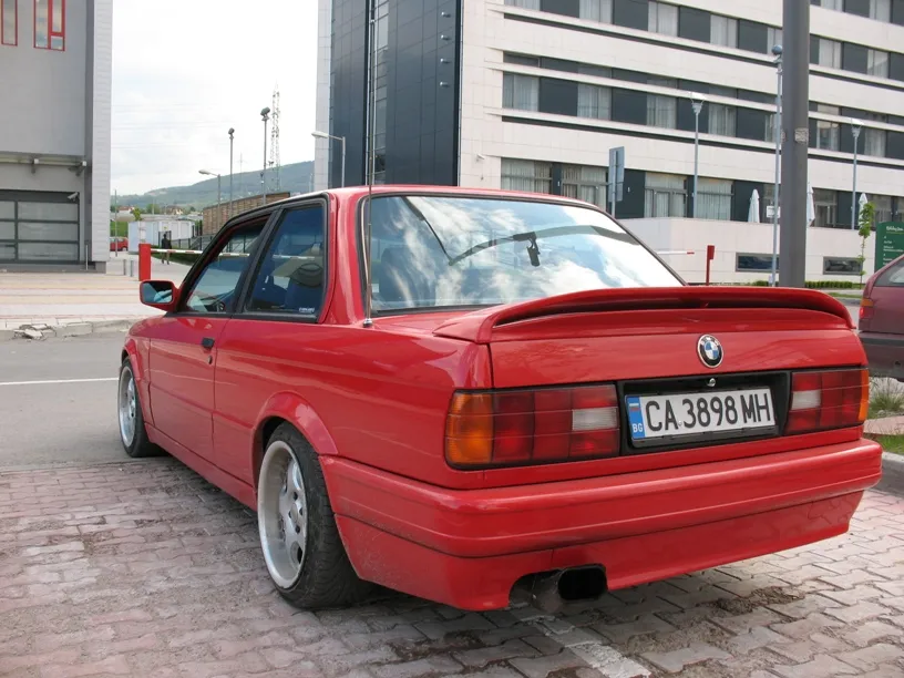 BMW 3 series 318is 1990 photo - 3
