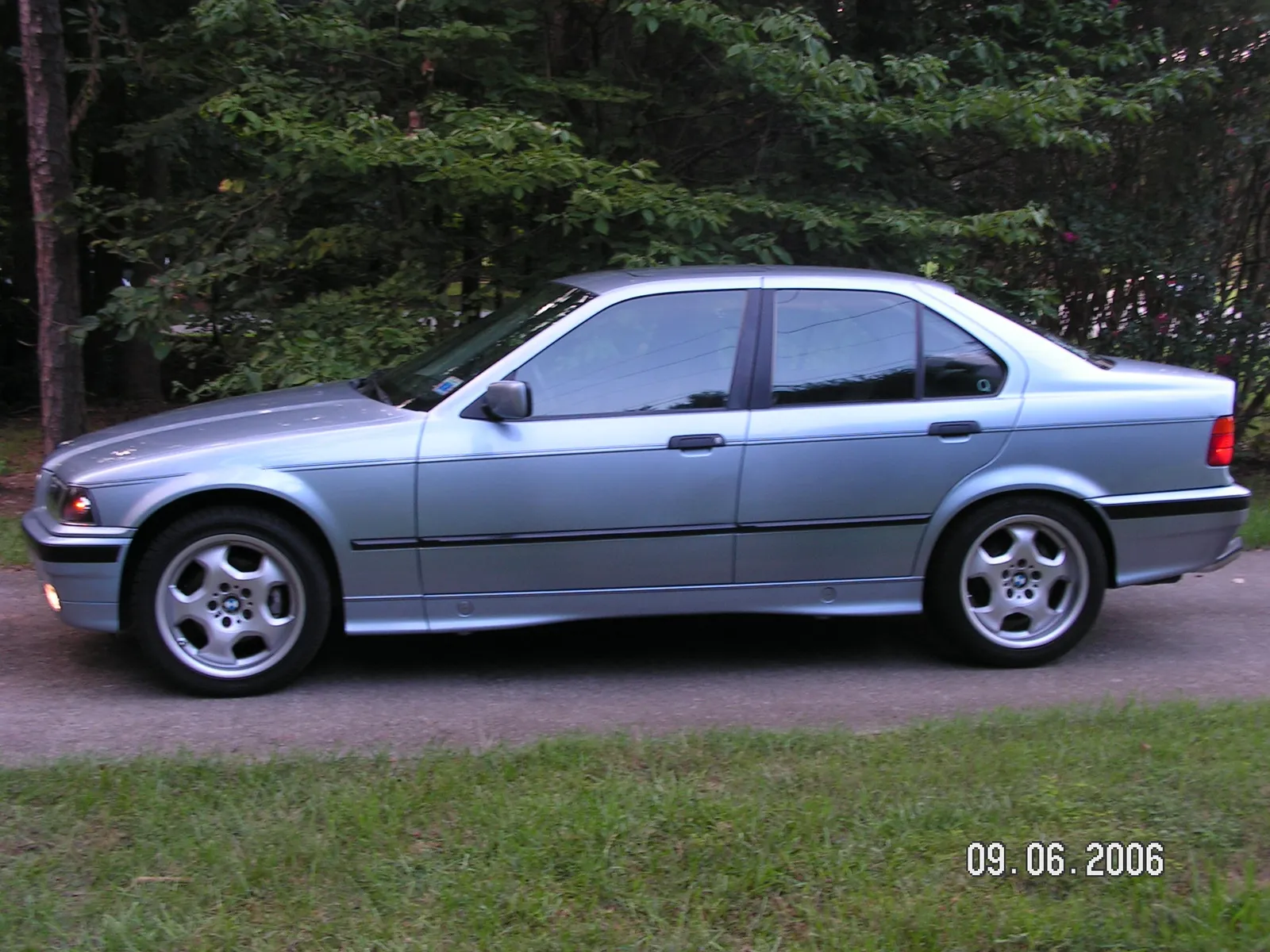 BMW 3 series 318is 1992 photo - 12