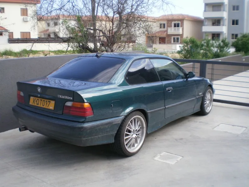 BMW 3 series 318is 1997 photo - 5
