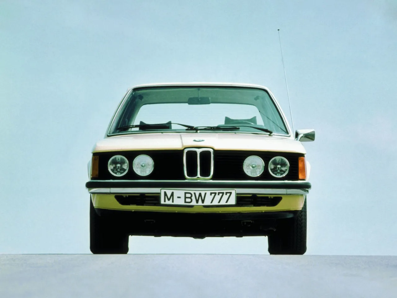 BMW 3 series 320i 1975 photo - 12