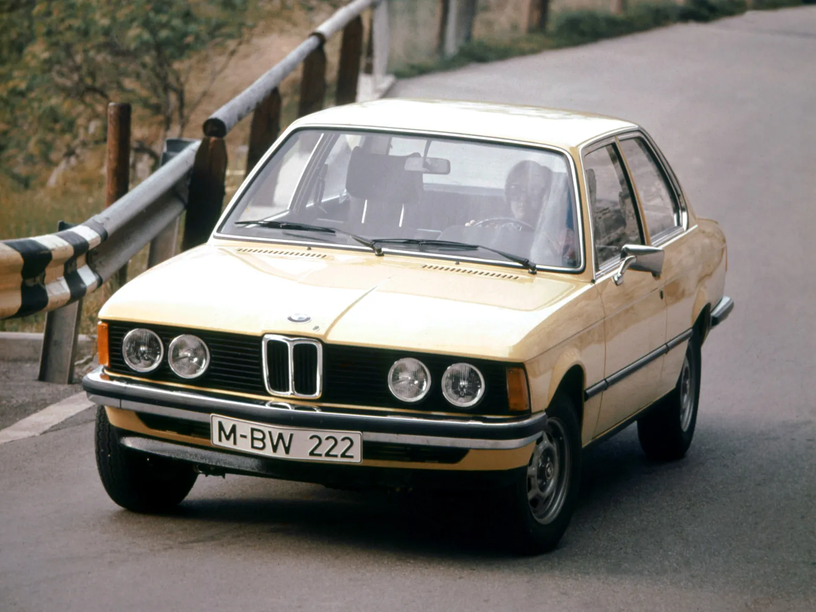 BMW 3 series 320i 1975 photo - 8