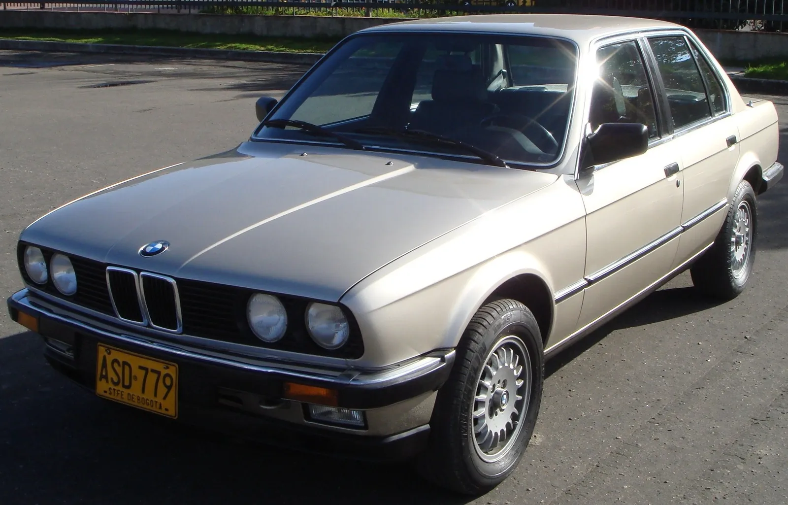BMW 3 series 320i 1983 photo - 10