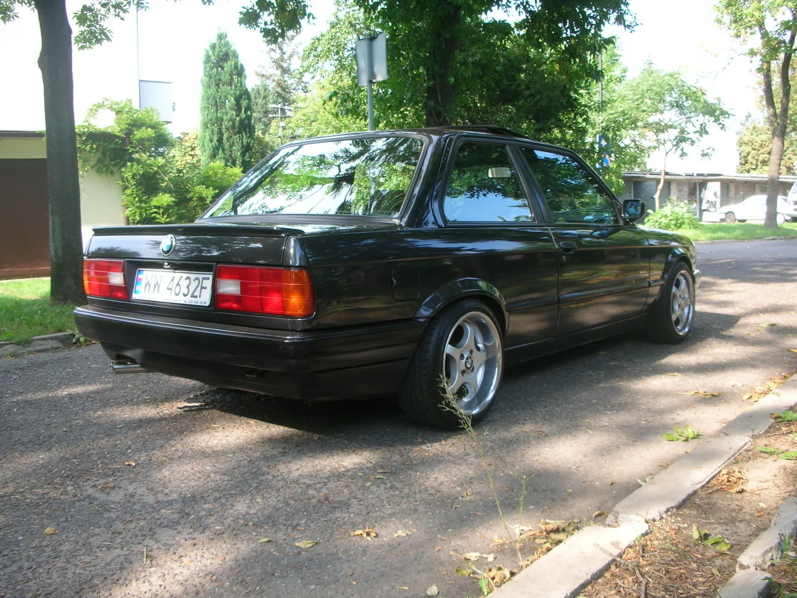 BMW 3 series 320i 1988 photo - 11