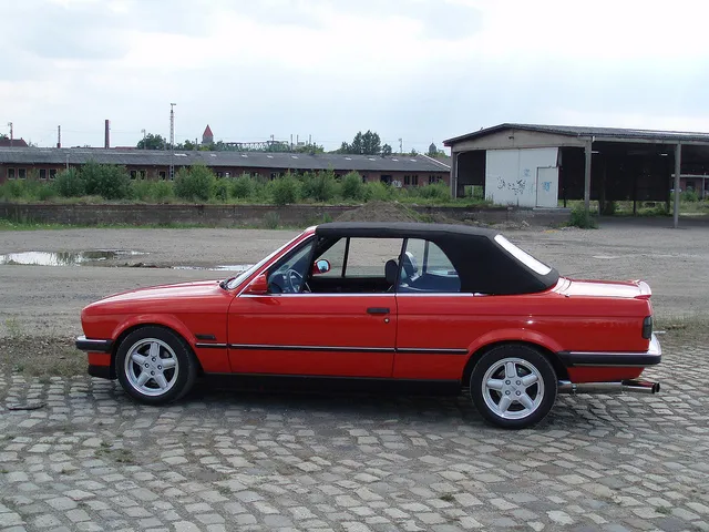 BMW 3 series 320i 1988 photo - 3