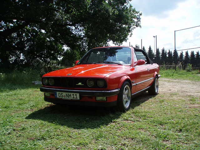 BMW 3 series 320i 1988 photo - 9