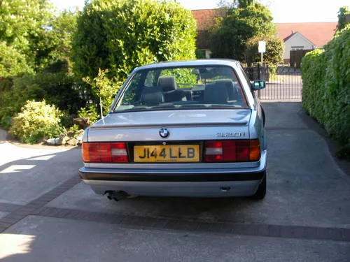 BMW 3 series 320i 1991 photo - 3