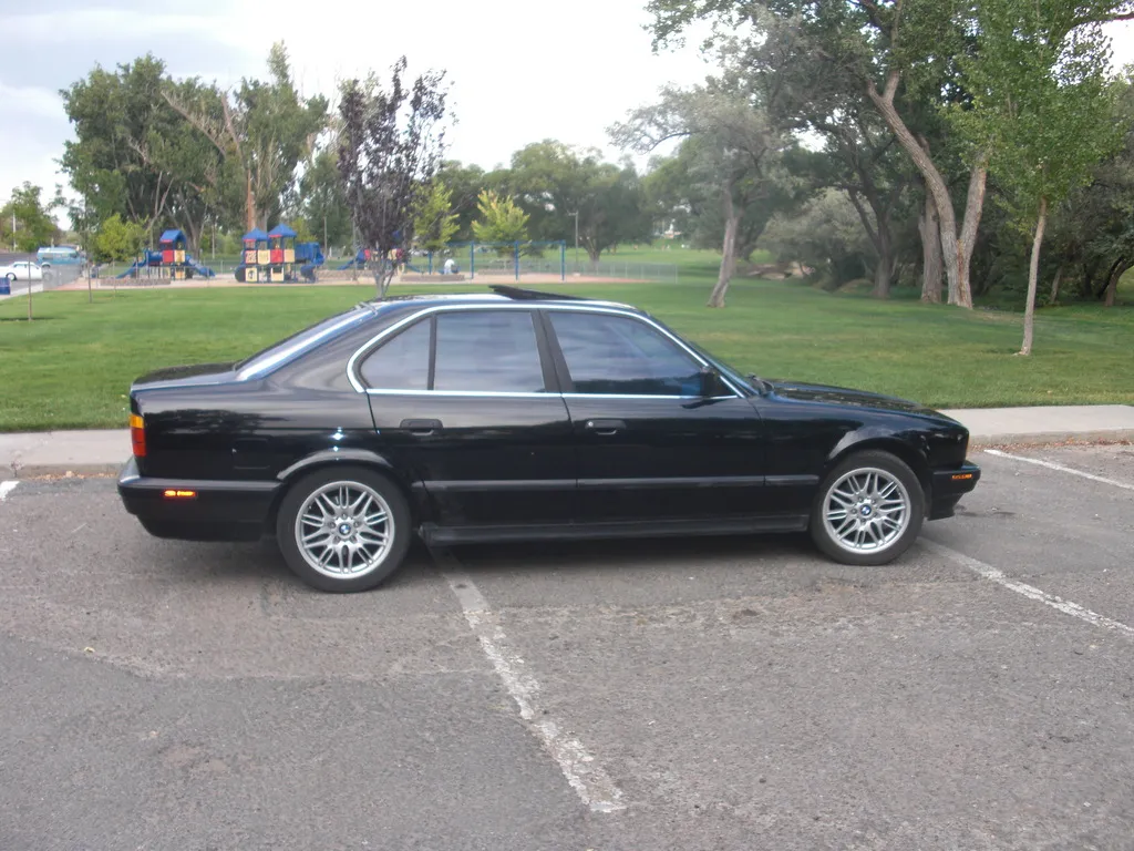 BMW 3 series 320is 1989 photo - 12
