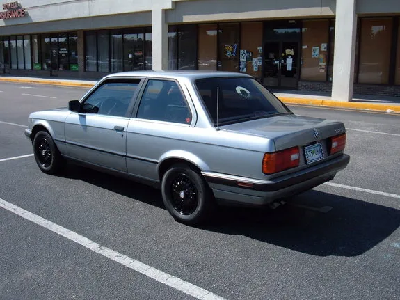 BMW 3 series 320is 1989 photo - 9